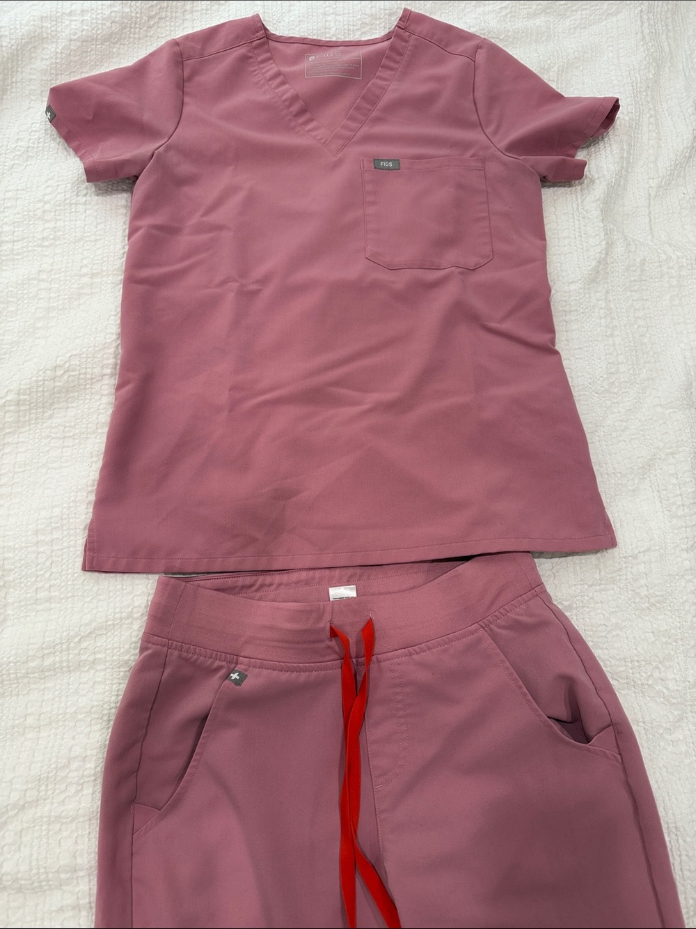 Women’s Figs Mauve Two-Piece Scrub Set with Red Drawstrings